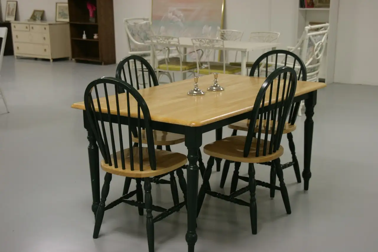Landelijke eetkamerstoelen kopen voor een sfeervolle